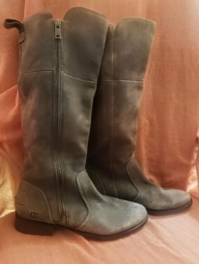 Gorgeous UGG Grey Suede Tall Knee-High Boots – NWOT – Women’s Size 8